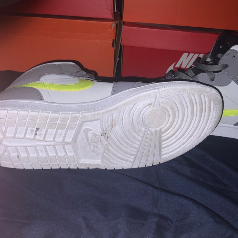 Jordan 1 Mid Gunsmoke Volt Size 12.5 - Picture 13 of 13